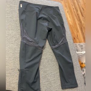 Nordstrom Z by Zella cropped legging w/ mesh cutouts and zipper grey - Sz Medium